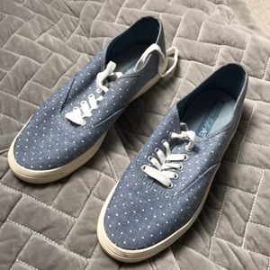 American Eagle, Woman’s keds shoes in polka dots.